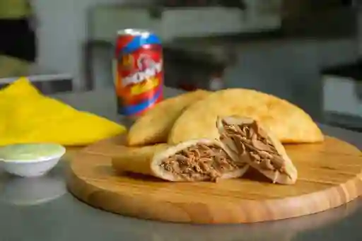 Empanada de Carne Mechada