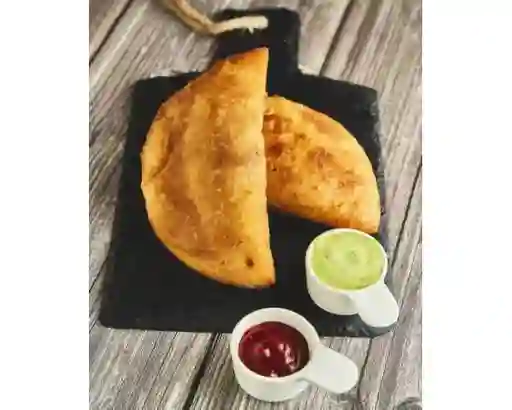 Empanada de Pollo con Queso