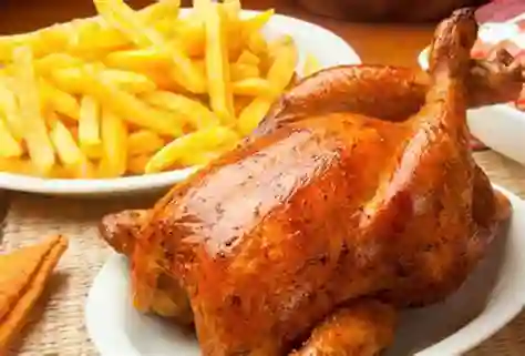 Pollo a las Brasas y Papas Fritas