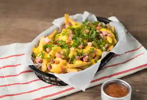 Papas Fritas con Queso Cheddar y Tocino