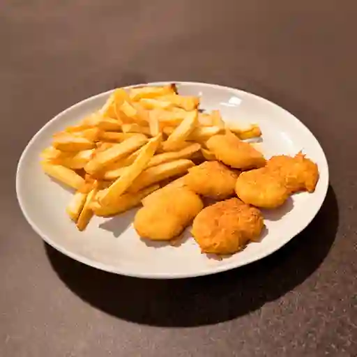 Nuggets de Pollo con Papas Fritas