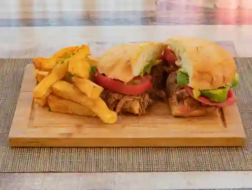 Sándwich de Carne Mechada