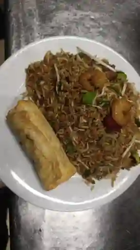 Arroz Chino con Lumpia