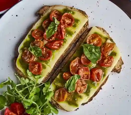 Tostadas Caprese