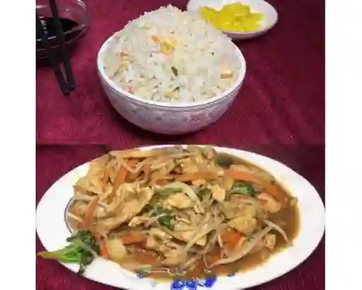 Chapsui de Pollo con Arroz Chaufan