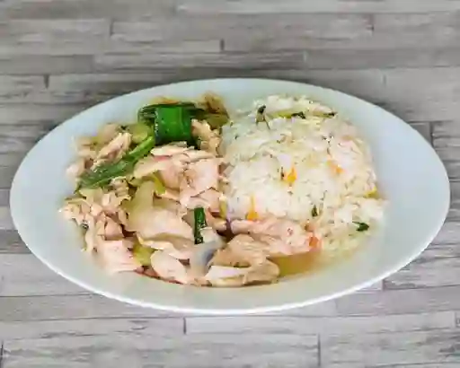 Pollo Mongoliano con Arroz Chaufan