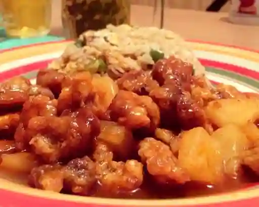 Costillar Cantones con Arroz Chaufan