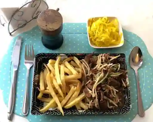 Chapsui de Carne con Papas Fritas