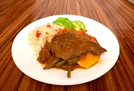 Bistec de Vacuno Ensalada Postre