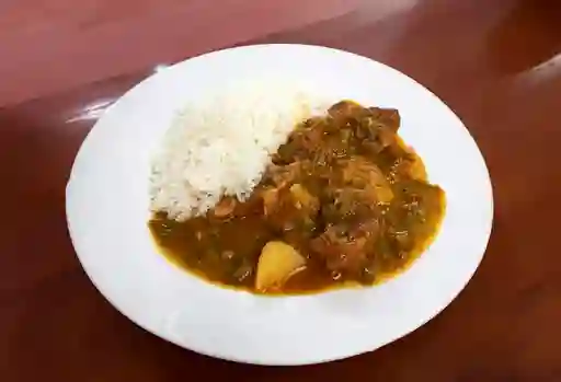 Costillar al Jugo Ensalada y Postre