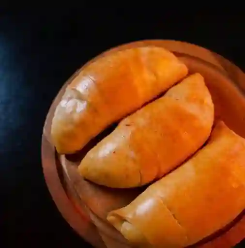 1 Cachito con Queso Crema 1 Malta