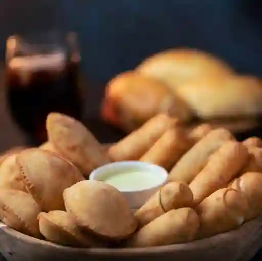 Combo Empanadas, Pastelitos y Tequeños