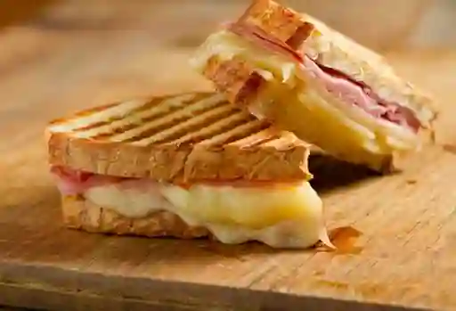 Sándwich Sellados de Jamón y Queso