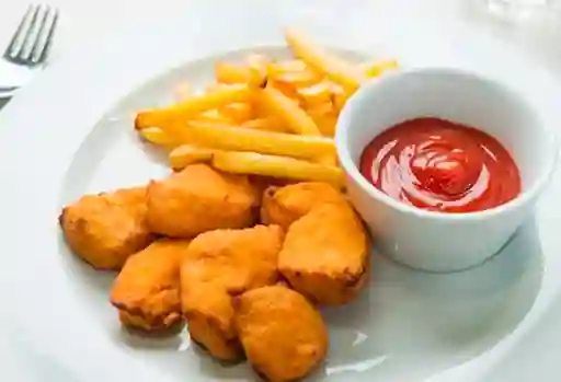 Nuggets con Papas Fritas