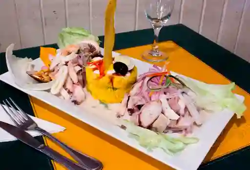 Ceviche de la Casa Para 4