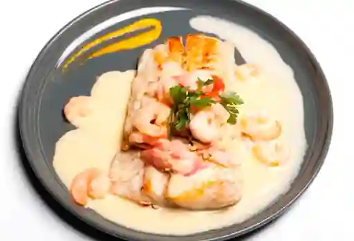 Reineta en Salsa de Mariscos