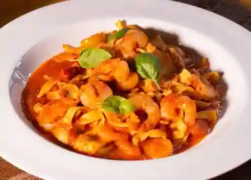 Fetuccini Pomodoro y Camarones