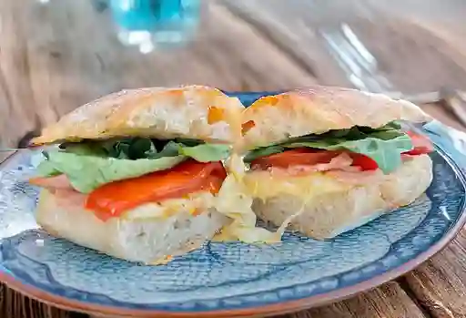 Sándwich Napolitano Albahaca