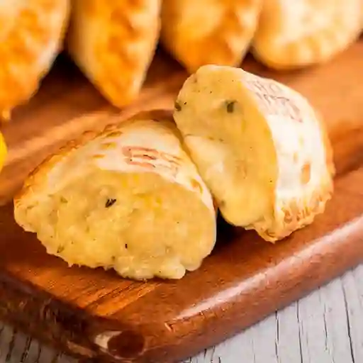 Empanada Aceituna con Queso