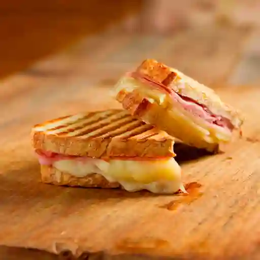 Sándwich jamon queso