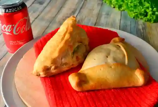 2 Empanadas + Bebida