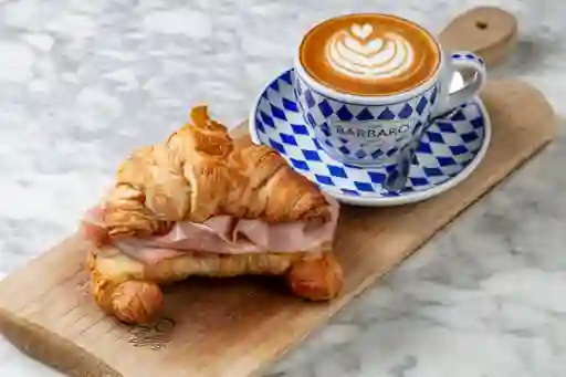 Café + Croissant Salado