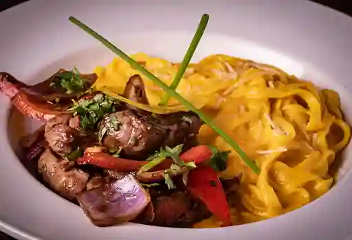 Lomo Saltado a la Huancaina