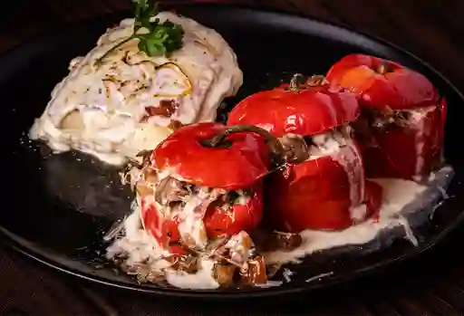 Rocoto Relleno de Lomo Saltado