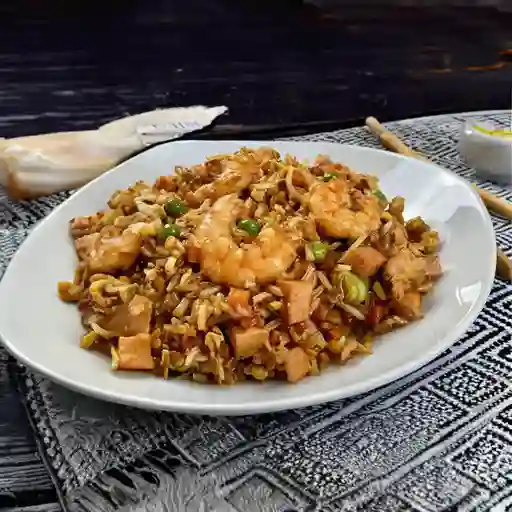 Arroz Chaufa de Pollo y Camarón