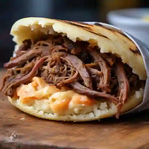 Arepa Mechada