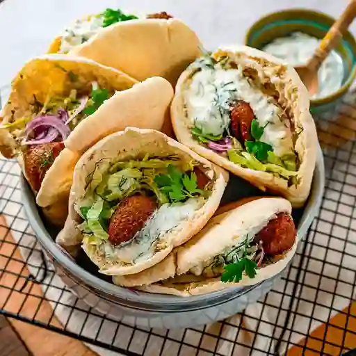 Sándwich Fool con Falafel