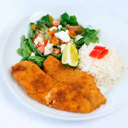 Pescado Dorado con Ensalada Mixta