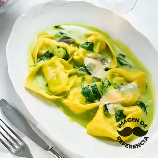 Salmón con Fetuccines al Pesto