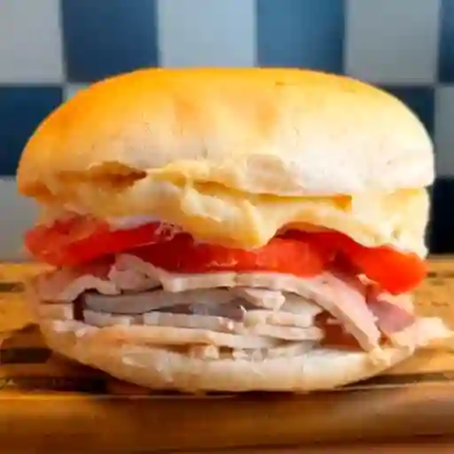 Sándwich Lomito Tomate y Mayonesa