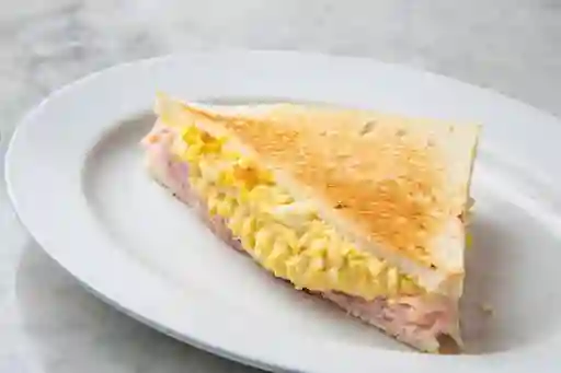 Triángulo jamón huevo