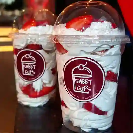 Frutillas con Crema y Leche Condensada