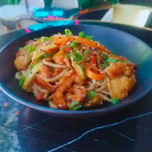 Yakisoba de Pollo y Camarón
