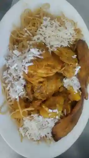 Pasta con Pollo Guisado