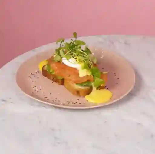 Tostadas Benedictino Salmón