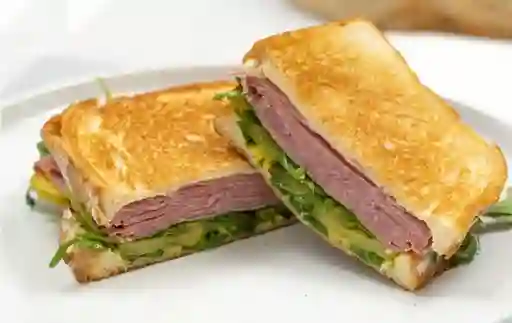 Tradicional Sándwich de Pastrami