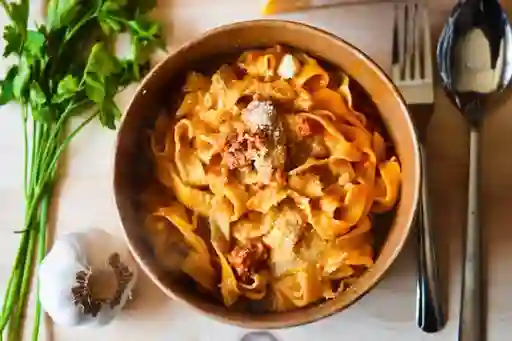 Tagliatelle Alla Vodka con Longaniza