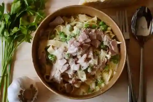Tagliatelle Panna Prosciutto e Piselli