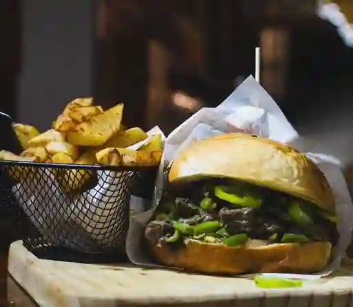 De Lomo De Vacuno + Papas Fritas Naturales