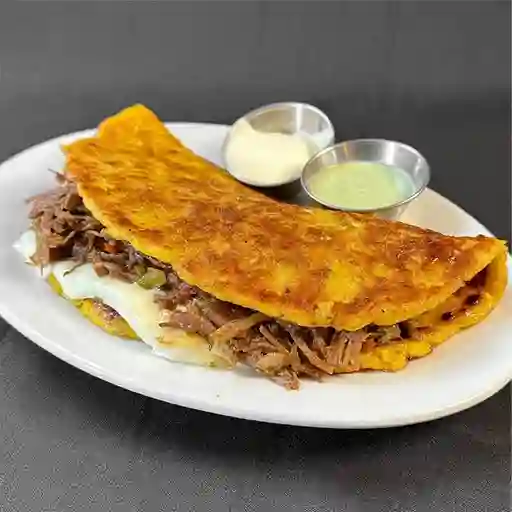 Cachapa con Carne Mechada