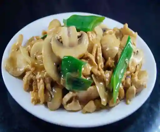 Cerdo con Champiñón y Algas