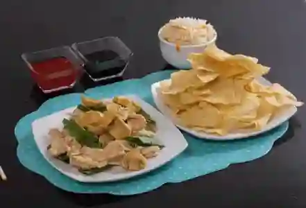 Pollo Champiñones Con Arroz Chaufan + Wantan (10 Un)