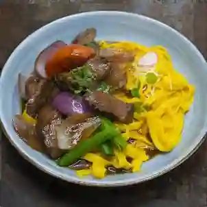 Fettuccine a la Huancaína con Lomo Saltado