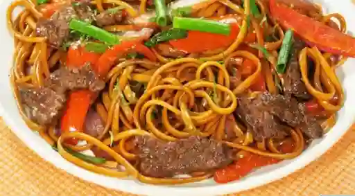 Tallarín Salteado Con Carne
