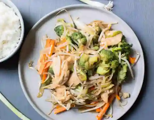 Chapsui de Pollo con Arroz