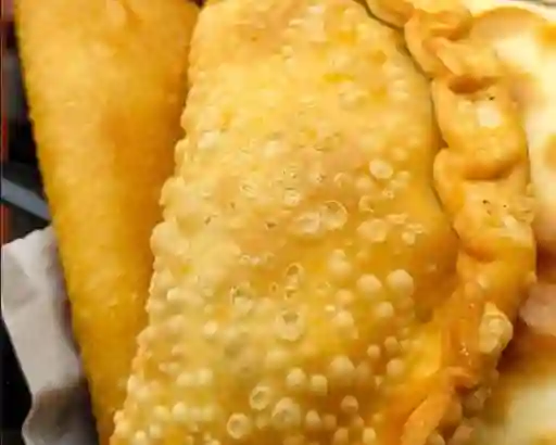 Empanada Pollo y Queso